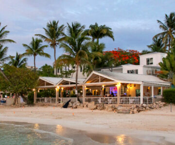 Antigua Siboney beach Club, Blick von Wasser in Richtung Restaurant